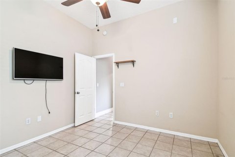House in New Port Richey, Florida 4 bedrooms, 157.19 sq.m. № 1900448 - photo 14