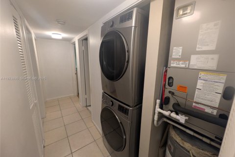 Condominio en venta en Miami, Florida, 3 dormitorios, 115.2 m2 № 1982164 - foto 13