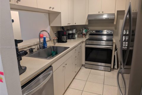 Condominio en venta en Miami, Florida, 3 dormitorios, 115.2 m2 № 1982164 - foto 2