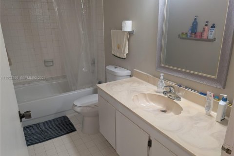 Condominio en venta en Miami, Florida, 3 dormitorios, 115.2 m2 № 1982164 - foto 12