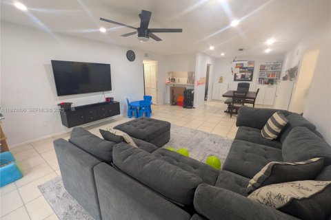 Condominio en venta en Miami, Florida, 3 dormitorios, 115.2 m2 № 1982164 - foto 7