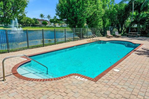 Adosado en venta en Miami, Florida, 4 dormitorios, 178.93 m2 № 2429960 - foto 16