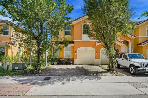 Adosado en Miami, Florida 4 dormitorios, 178.93 m2 № 2429960