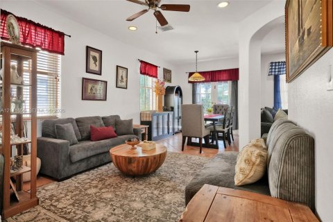 Adosado en venta en Miami, Florida, 4 dormitorios, 178.93 m2 № 2429960 - foto 4