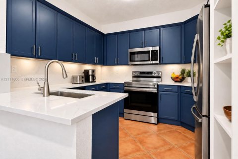 Adosado en venta en Miami, Florida, 4 dormitorios, 178.93 m2 № 2429960 - foto 3