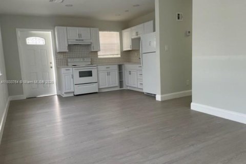 Casa en venta en Fort Lauderdale, Florida, 5 dormitorios, 139.35 m2 № 1814645 - foto 13