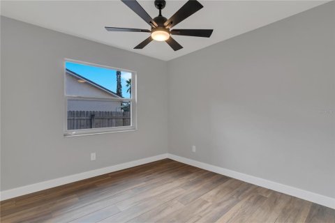 House in Orlando, Florida 4 bedrooms, 208.66 sq.m. № 1519874 - photo 20