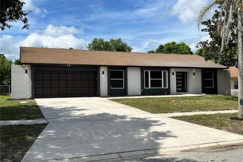 House in Orlando, Florida 4 bedrooms, 208.66 sq.m. № 1519874 - photo 2
