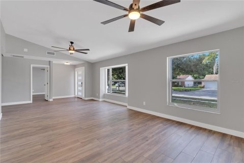 House in Orlando, Florida 4 bedrooms, 208.66 sq.m. № 1519874 - photo 6
