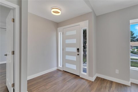 House in Orlando, Florida 4 bedrooms, 208.66 sq.m. № 1519874 - photo 3