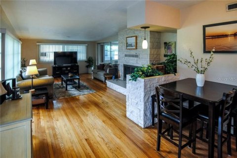 Casa en venta en Saint Petersburg, Florida, 3 dormitorios, 172.52 m2 № 1834747 - foto 4