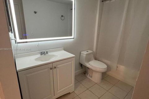 Condo in Tamarac, Florida, 1 bedroom  № 2081771 - photo 25