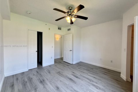 Condo in Tamarac, Florida, 1 bedroom  № 2081771 - photo 17