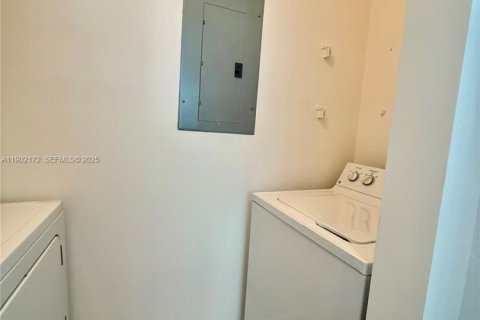 Condo in Tamarac, Florida, 1 bedroom  № 2081771 - photo 12
