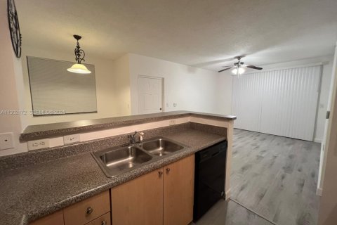 Condo in Tamarac, Florida, 1 bedroom  № 2081771 - photo 9