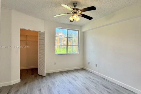 Condo in Tamarac, Florida, 1 bedroom  № 2081771 - photo 18
