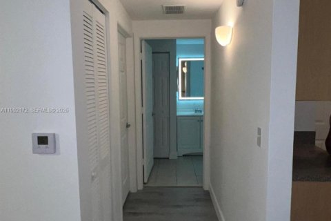 Condo in Tamarac, Florida, 1 bedroom  № 2081771 - photo 23