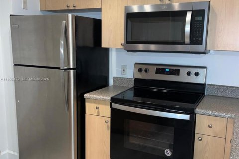 Condo in Tamarac, Florida, 1 bedroom  № 2081771 - photo 6