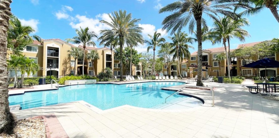 Condo in Tamarac, Florida, 1 bedroom  № 2081771