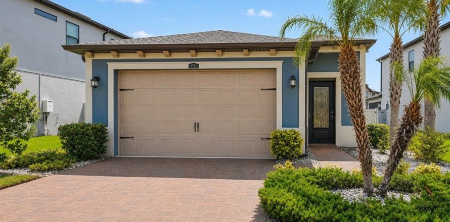 House in ESTANCIA

 in Wesley Chapel, Florida 3 bedrooms, 149.57 sq.m. № 2236052