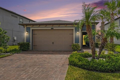 House in ESTANCIA

 in Wesley Chapel, Florida 3 bedrooms, 149.57 sq.m. № 2236052 - photo 2