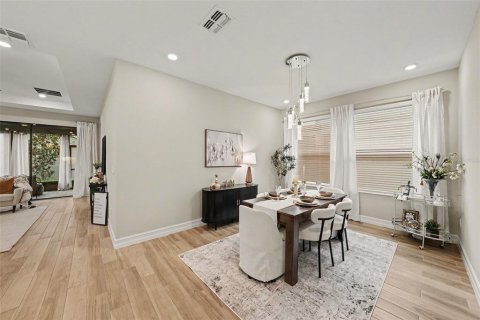 House in ESTANCIA

 in Wesley Chapel, Florida 3 bedrooms, 149.57 sq.m. № 2236052 - photo 7