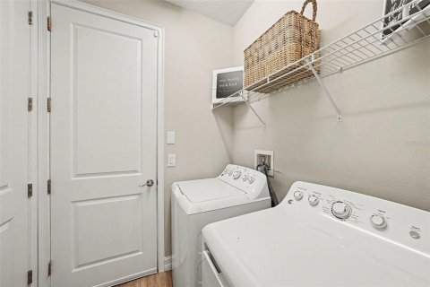 House in ESTANCIA

 in Wesley Chapel, Florida 3 bedrooms, 149.57 sq.m. № 2236052 - photo 22