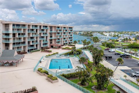Condominio en venta en Treasure Island, Florida, 2 dormitorios, 109.16 m2 № 1802918 - foto 19