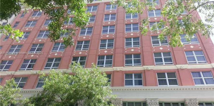 Condo in Miami, Florida, 1 bedroom № 1882317