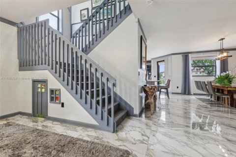 House in Hialeah, Florida 5 bedrooms, 308.06 sq.m. № 1804484 - photo 16