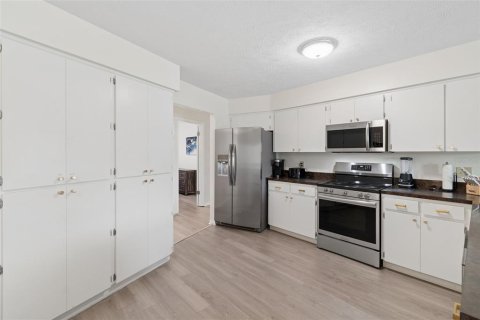 Casa en venta en Brandon, Florida, 4 dormitorios, 207.26 m2 № 2231323 - foto 30