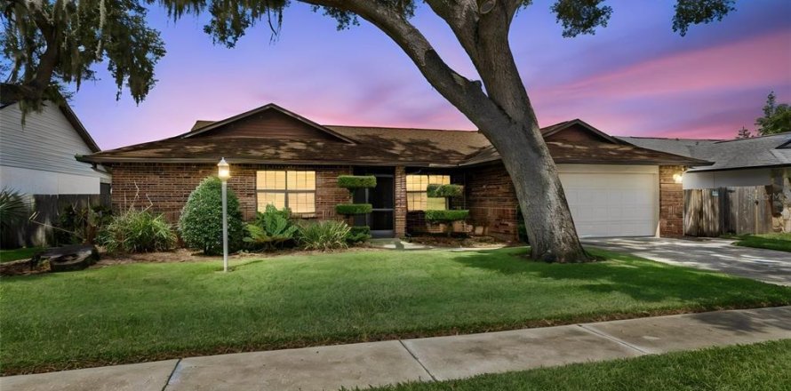 Casa en Brandon, Florida 4 dormitorios, 207.26 m2 № 2231323