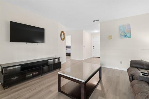 Casa en venta en Brandon, Florida, 4 dormitorios, 207.26 m2 № 2231323 - foto 12