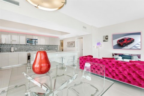 Снять в аренду кондоминиум в Халландейл-Бич, Флорида 3 спальни, 161.37м2, № 1933861 - фото 13