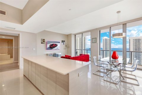 Снять в аренду кондоминиум в Халландейл-Бич, Флорида 3 спальни, 161.37м2, № 1933861 - фото 10