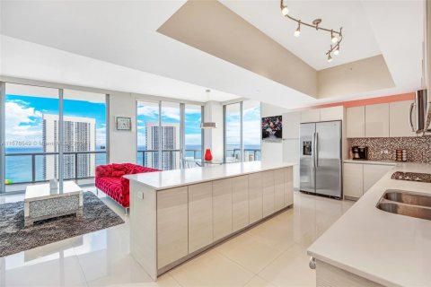 Снять в аренду кондоминиум в Халландейл-Бич, Флорида 3 спальни, 161.37м2, № 1933861 - фото 6