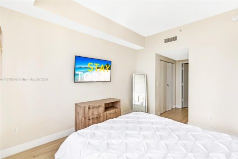 Снять в аренду кондоминиум в Халландейл-Бич, Флорида 3 спальни, 161.37м2, № 1933861 - фото 26