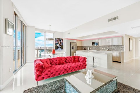 Снять в аренду кондоминиум в Халландейл-Бич, Флорида 3 спальни, 161.37м2, № 1933861 - фото 3