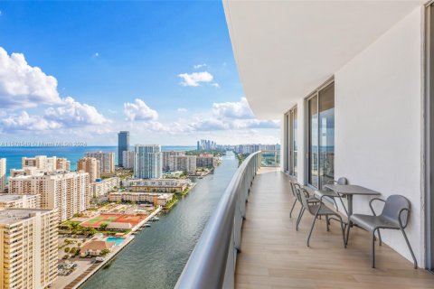 Снять в аренду кондоминиум в Халландейл-Бич, Флорида 3 спальни, 161.37м2, № 1933861 - фото 29