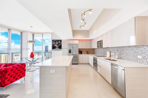 Снять в аренду кондоминиум в Халландейл-Бич, Флорида 3 спальни, 161.37м2, № 1933861 - фото 7