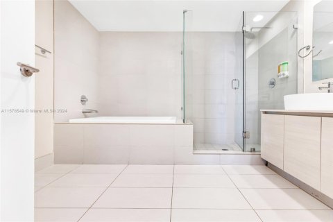 Снять в аренду кондоминиум в Халландейл-Бич, Флорида 3 спальни, 161.37м2, № 1933861 - фото 19