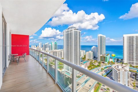 Снять в аренду кондоминиум в Халландейл-Бич, Флорида 3 спальни, 161.37м2, № 1933861 - фото 30