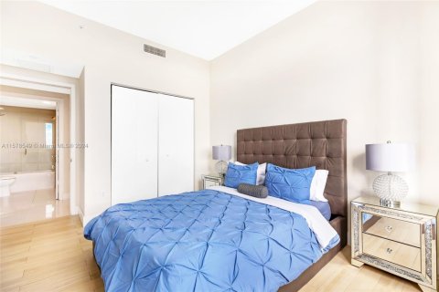 Снять в аренду кондоминиум в Халландейл-Бич, Флорида 3 спальни, 161.37м2, № 1933861 - фото 22