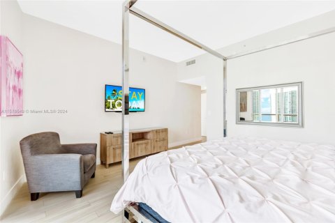 Снять в аренду кондоминиум в Халландейл-Бич, Флорида 3 спальни, 161.37м2, № 1933861 - фото 17