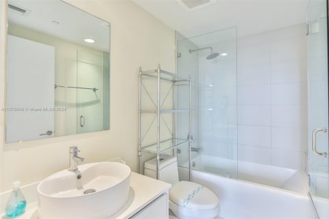 Снять в аренду кондоминиум в Халландейл-Бич, Флорида 3 спальни, 161.37м2, № 1933861 - фото 23