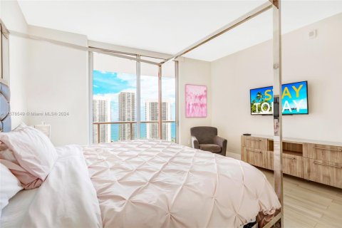 Снять в аренду кондоминиум в Халландейл-Бич, Флорида 3 спальни, 161.37м2, № 1933861 - фото 16