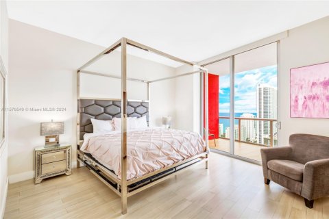 Снять в аренду кондоминиум в Халландейл-Бич, Флорида 3 спальни, 161.37м2, № 1933861 - фото 15