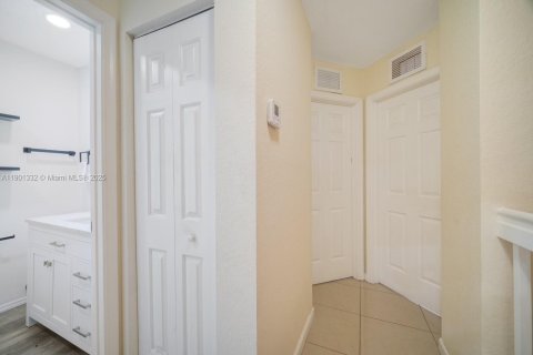 Adosado en venta en Pembroke Park, Florida, 3 dormitorios, 135.64 m2 № 1953699 - foto 9