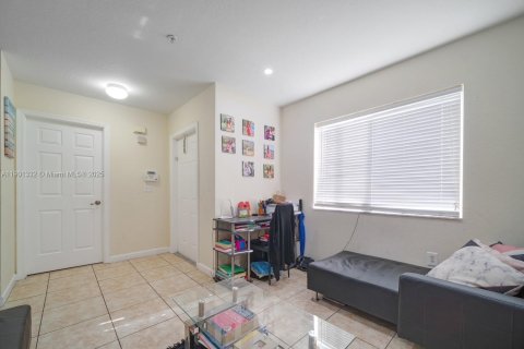Adosado en venta en Pembroke Park, Florida, 3 dormitorios, 135.64 m2 № 1953699 - foto 10
