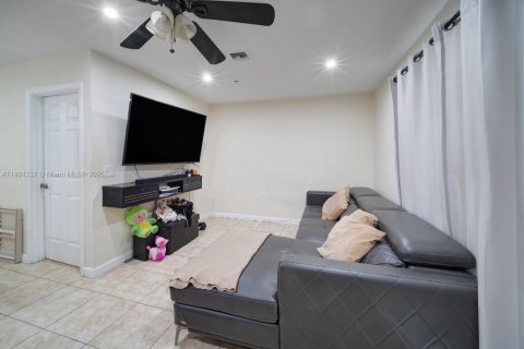 Adosado en venta en Pembroke Park, Florida, 3 dormitorios, 135.64 m2 № 1953699 - foto 13